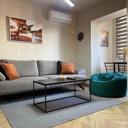 Dea'S Apartment: Hidden Gem Tiranë Luaran gambar